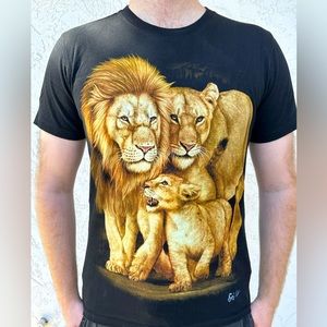 Caballo Lion Family Graphic T-Shirt | Men’s size Medium